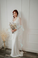 Load image into Gallery viewer, Odette ruffle veil with blusher