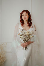 Load image into Gallery viewer, Odette ruffle veil with blusher