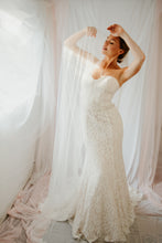 Load image into Gallery viewer, Madeline soft Chantilly lace edged veil