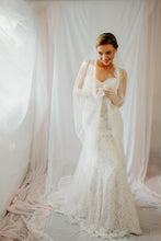 Load image into Gallery viewer, Madeline soft Chantilly lace edged veil