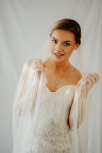 Load image into Gallery viewer, Madeline soft Chantilly lace edged veil