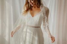 Load image into Gallery viewer, Delphine long lace edged veil