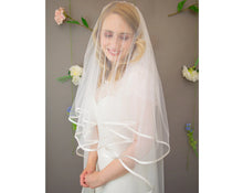 Load image into Gallery viewer, Fabric samples for Audrey veil and Darcey veil
