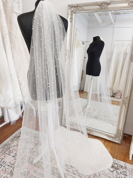 How to Choose Bridal Accessories to Suit your Wedding Dress