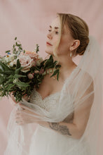 Load image into Gallery viewer, Delphine long lace edged veil
