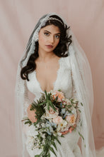 Load image into Gallery viewer, Madeline soft Chantilly lace edged veil
