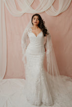 Load image into Gallery viewer, Colette two tier lace edged wedding veil
