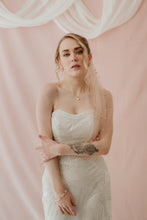 Load image into Gallery viewer, Skylar blush pearl short wedding veil
