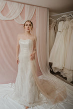 Load image into Gallery viewer, Georgia long blush wedding veil
