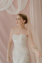 Load image into Gallery viewer, Georgia long blush wedding veil
