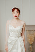 Load image into Gallery viewer, Celine pearl headband
