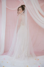 Load image into Gallery viewer, Veil fabric samples
