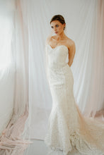 Load image into Gallery viewer, Georgia long blush wedding veil
