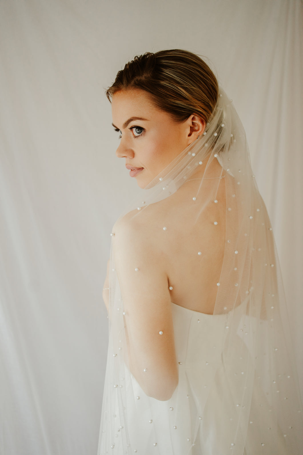 Piper pearl chapel length veil
