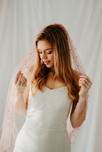 Load image into Gallery viewer, Zadie rose pink fingertip pearl veil

