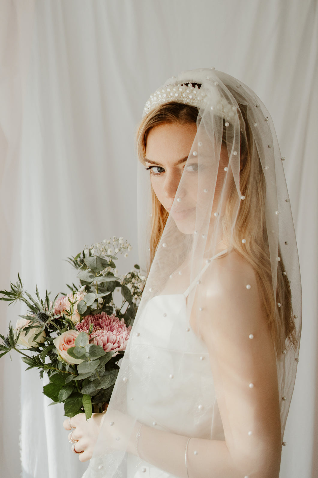 Alexa fingertip pearl veil