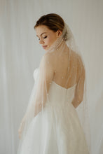 Load image into Gallery viewer, Piper pearl chapel length veil
