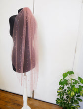 Load image into Gallery viewer, Zadie rose pink fingertip pearl veil
