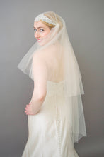 Load image into Gallery viewer, Juliet cap champagne bridal veil, Lillian
