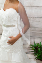 Load image into Gallery viewer, Silver crystal and pearl bridal belt
