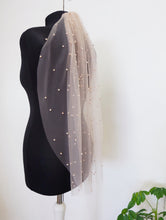 Load image into Gallery viewer, blush pearl veil
