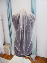 Load image into Gallery viewer, Skylar blush pearl short wedding veil
